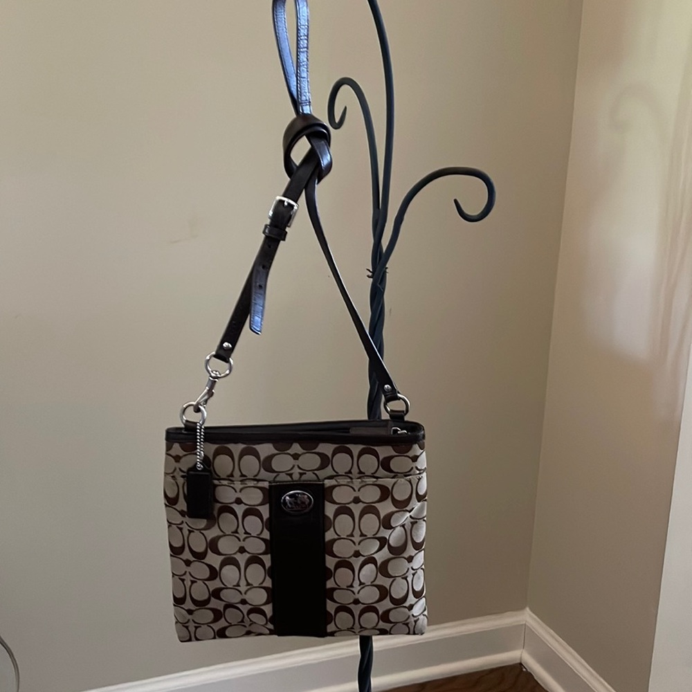 Ladies shoulder or crossbody purse